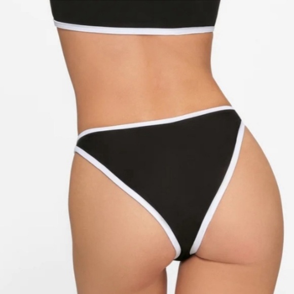 SKIMS SPORTY ZIPPER SWIM BANDEAU & TANGA CHEEKY BOTTOMS. SOLD OUT ONLINE - Picture 2 of 7